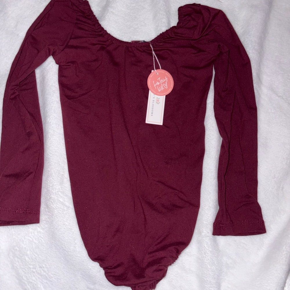 Baileys blossom Leo size 4t nwt  Maroon